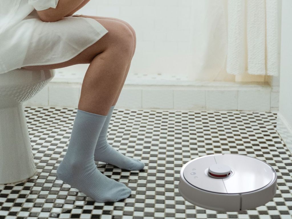AI Robot Vacuum Cleaner Accidentally Shared Photos of Woman on the Toilet