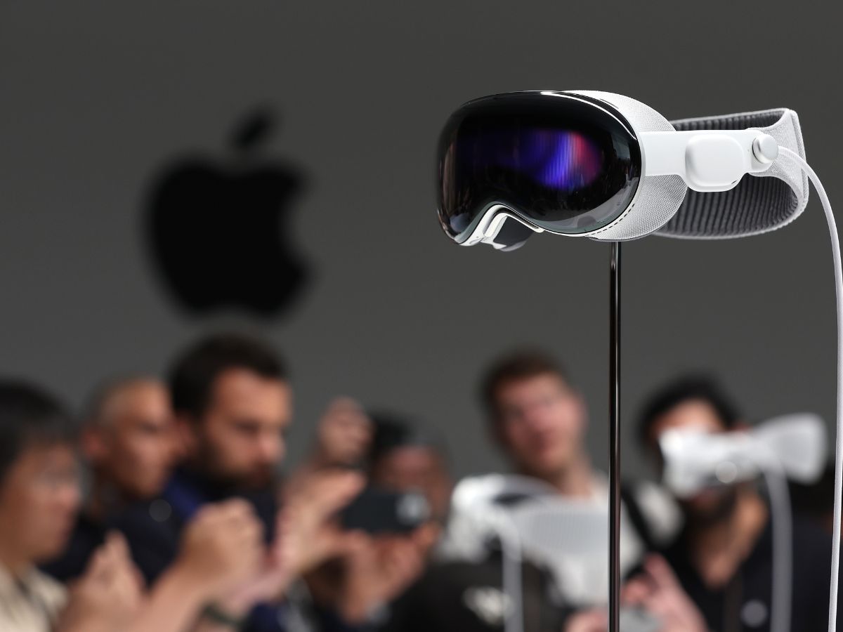 The price of metaverse tokens fell sharply after Apple's Vision Pro VR headset announcement. Image Source: Getty