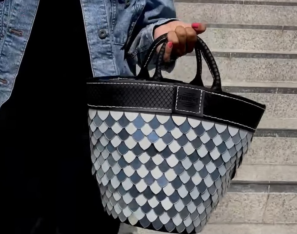 the bag that can be restyled by AI